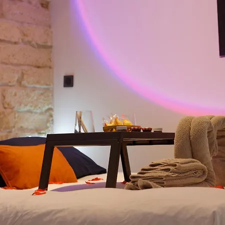 Romantique - Centre Historique, Jacuzzi, Wifi, 10min Gare
