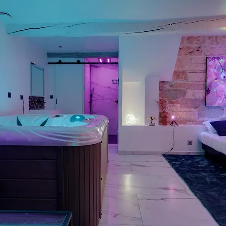 Apartment Romantique - Centre Historique, Jacuzzi, Wifi, 10min Gare Montpellier