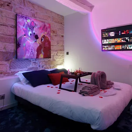 Romantique - Centre Historique, Jacuzzi, Wifi, 10min Gare Montpellier