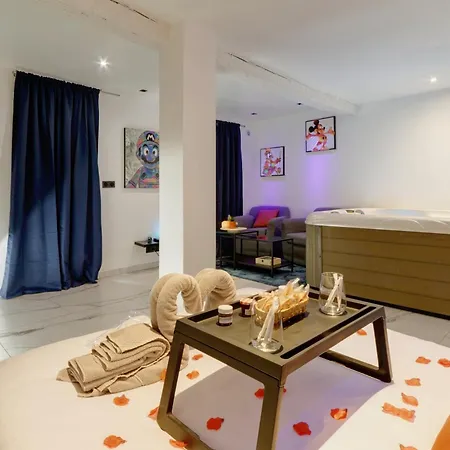 Apartment Romantique - Centre Historique, Jacuzzi, Wifi, 10min Gare