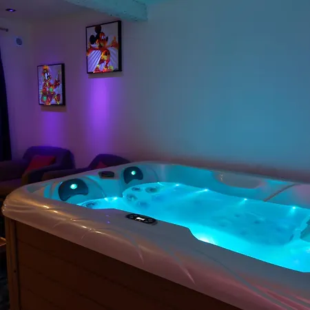 Apartment Romantique - Centre Historique, Jacuzzi, Wifi, 10min Gare