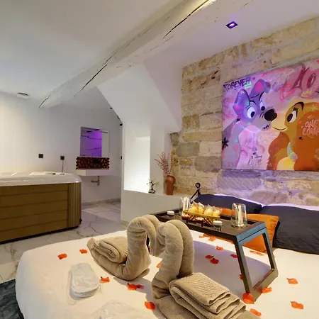 Apartament Romantique - Centre Historique, Jacuzzi, Wifi, 10min Gare Montpellier